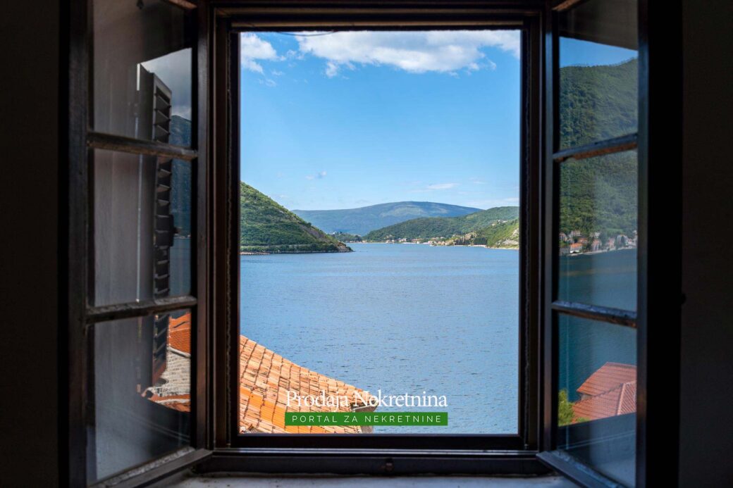 Stone house for sale in Perast