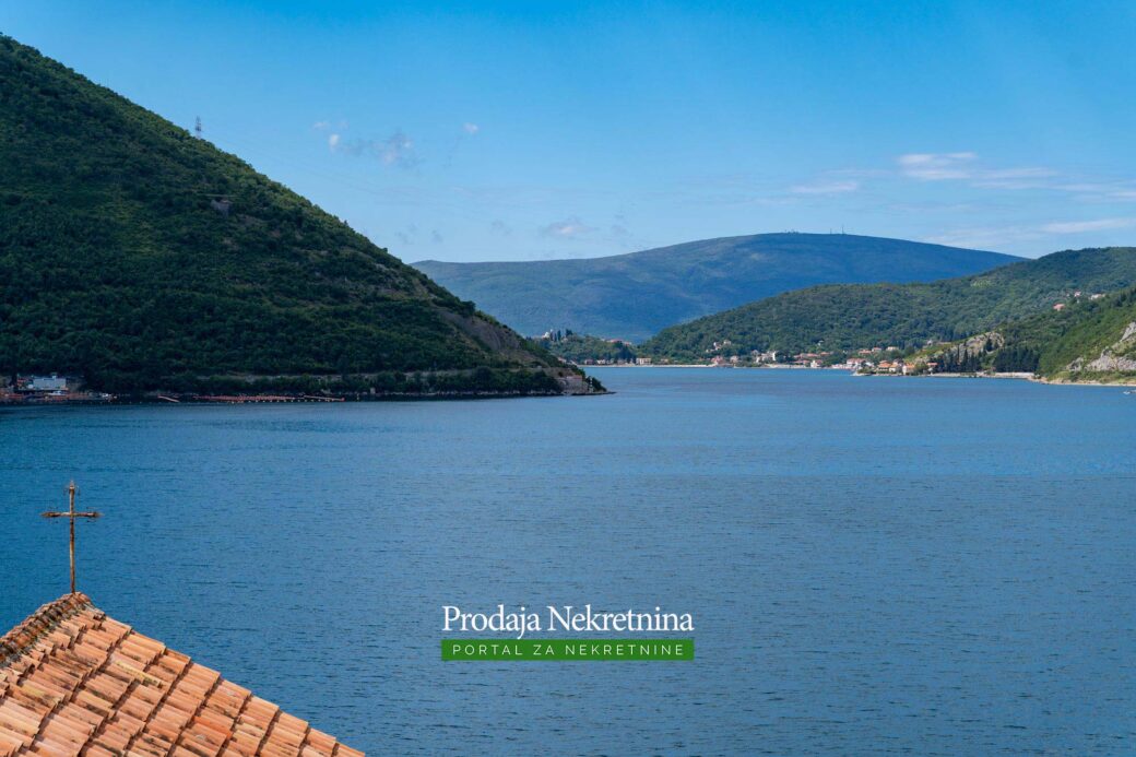 Stone house for sale in Perast