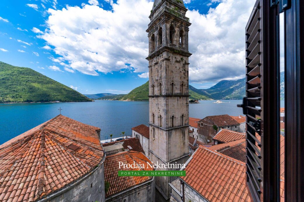 Stone house for sale in Perast