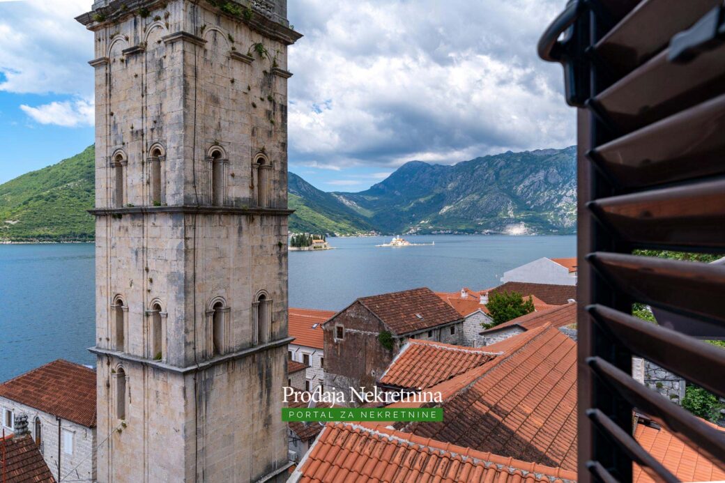 Stone house for sale in Perast