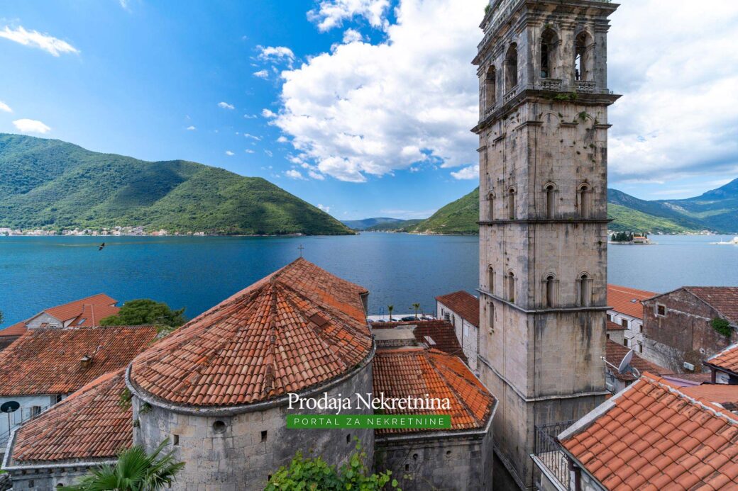 Stone house for sale in Perast