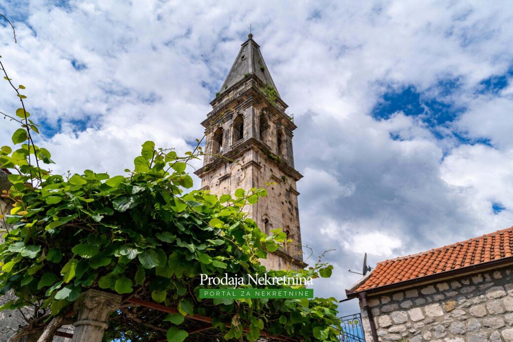 Stone house for sale in Perast