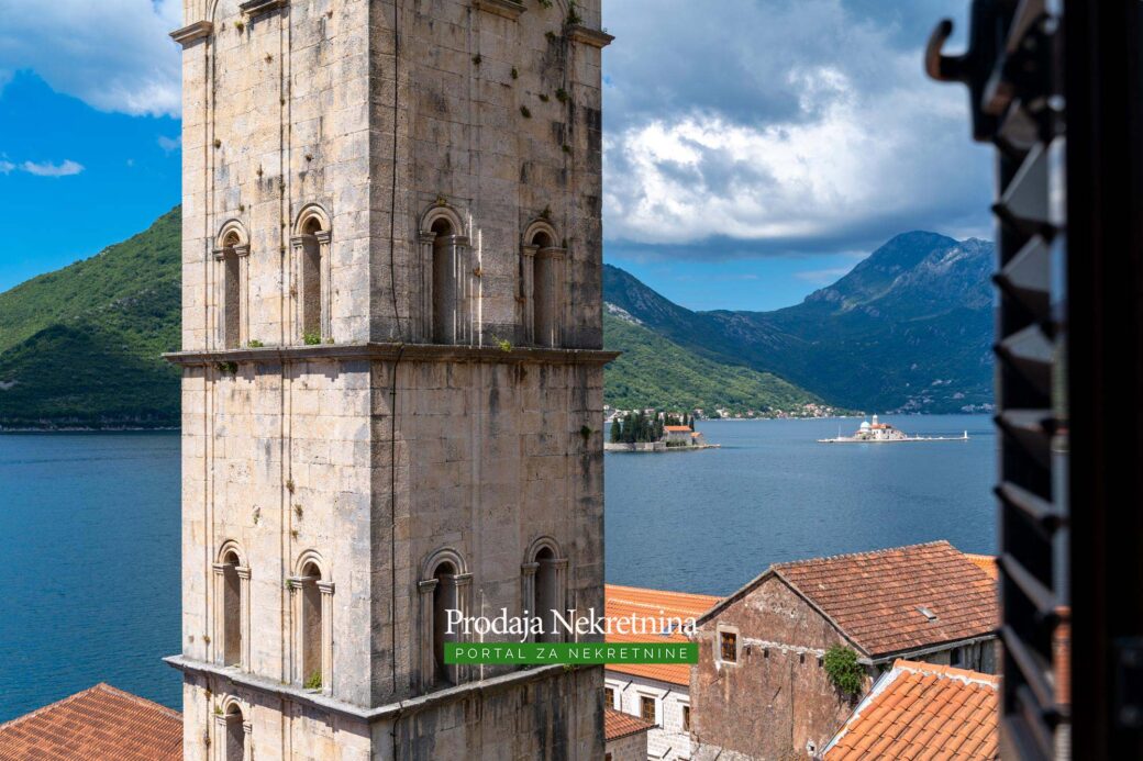 Stone house for sale in Perast