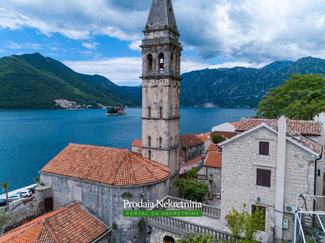 Stone house for sale in Perast