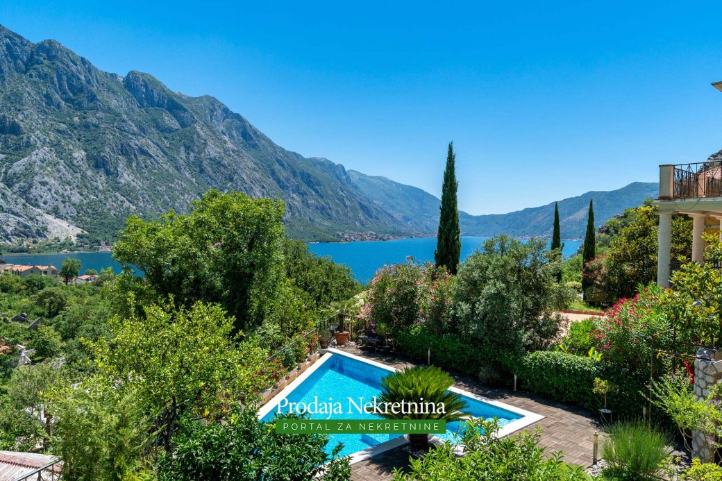 Three bedroom apartment in Kotor Bay