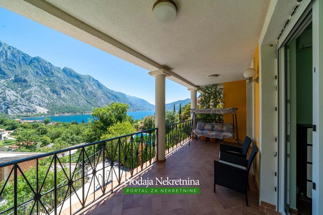 Three bedroom apartment in Kotor Bay