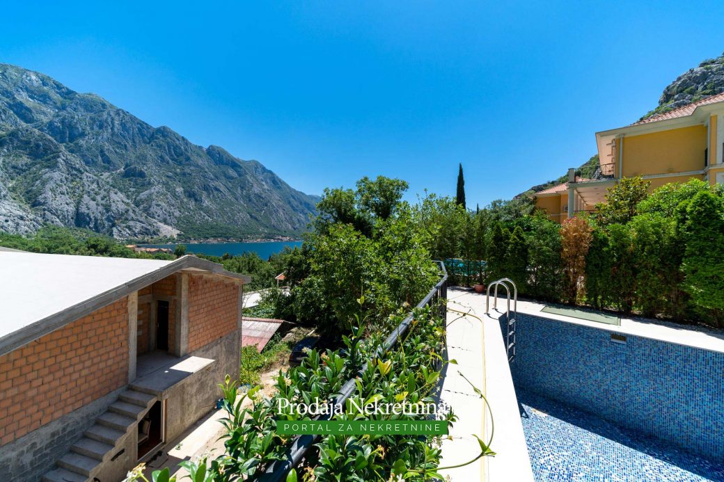 Three bedroom apartment in Kotor Bay