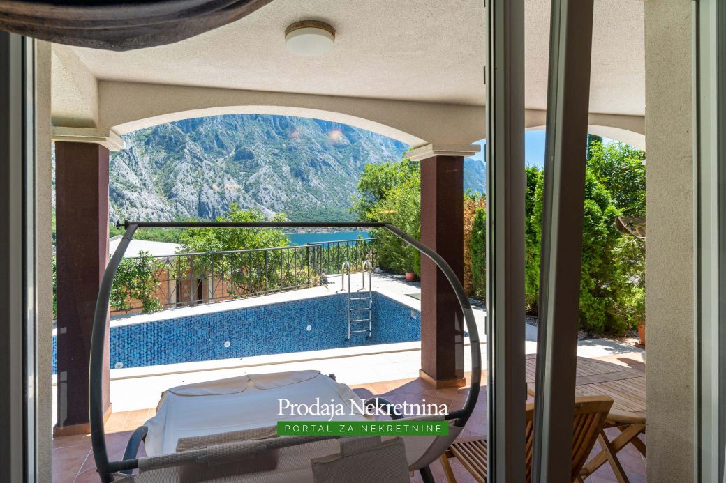 Three bedroom apartment in Kotor Bay