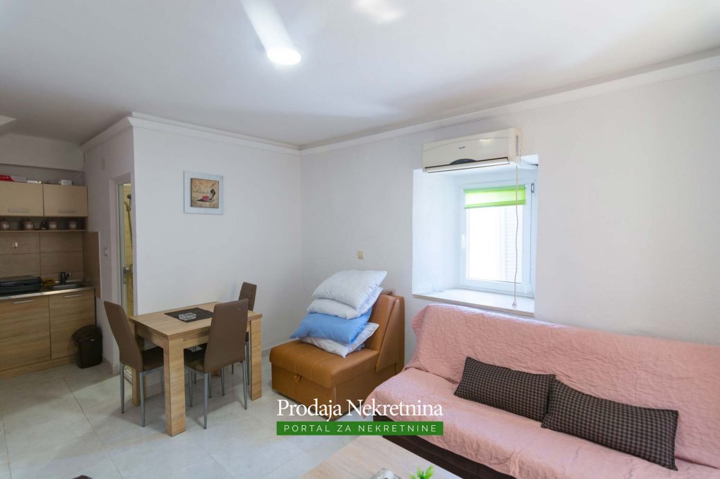 Second line house for sale in Herceg Novi