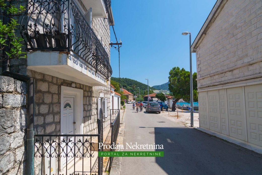 Second line house for sale in Herceg Novi