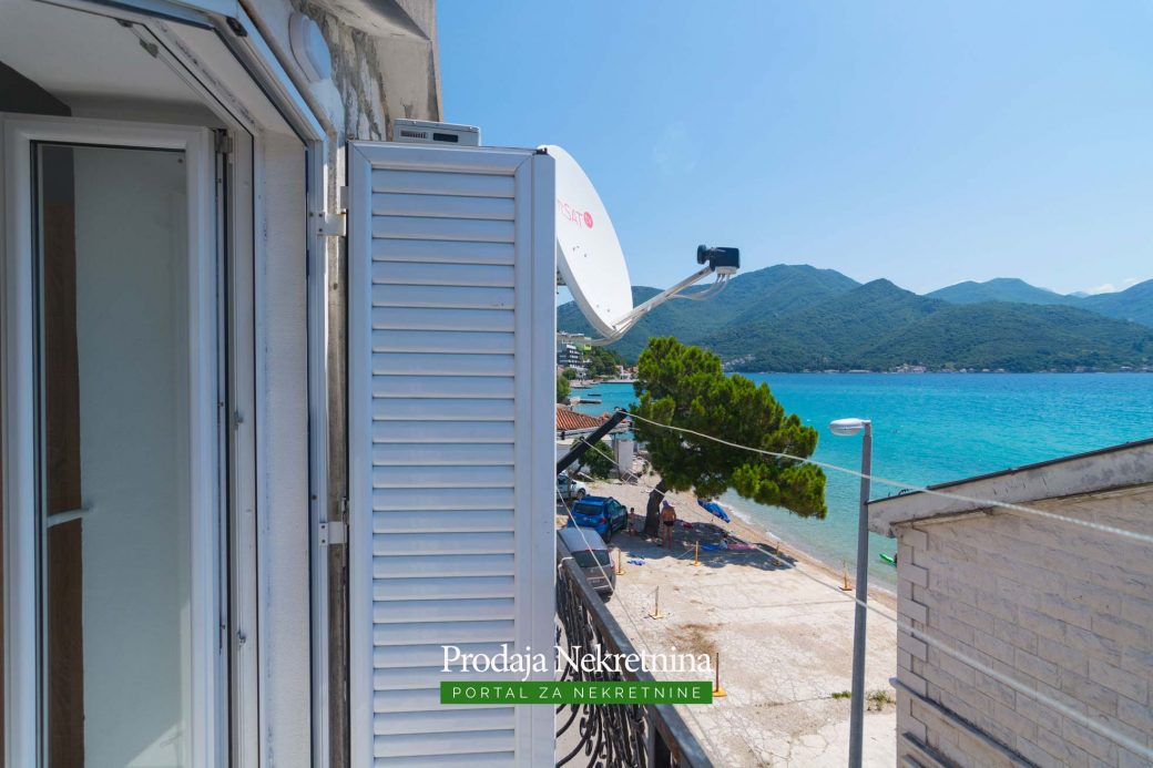 Second line house for sale in Herceg Novi