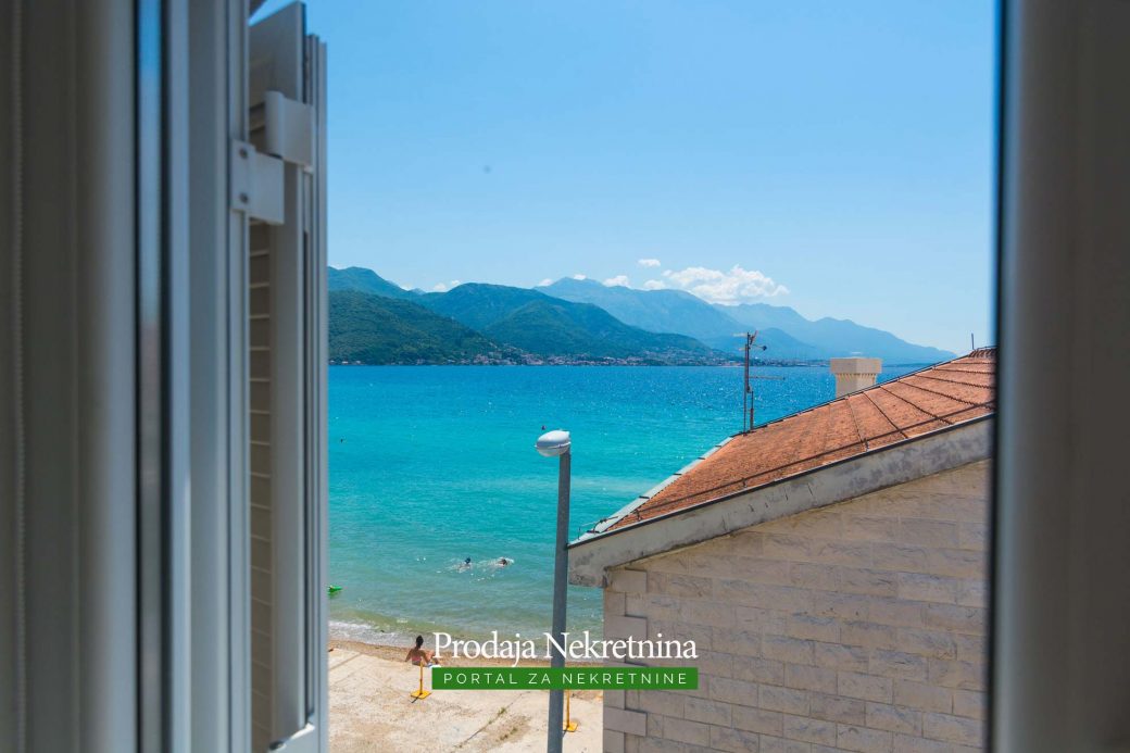 Second line house for sale in Herceg Novi