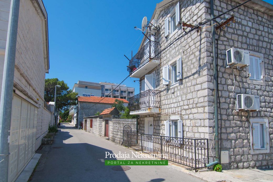 Second line house for sale in Herceg Novi