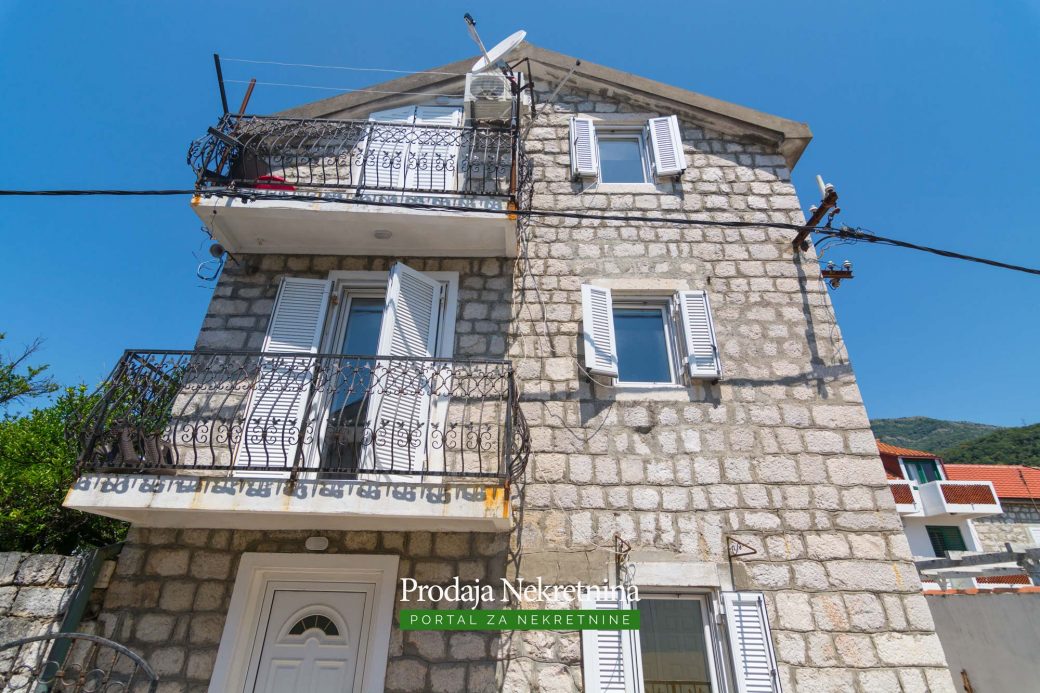 Second line house for sale in Herceg Novi