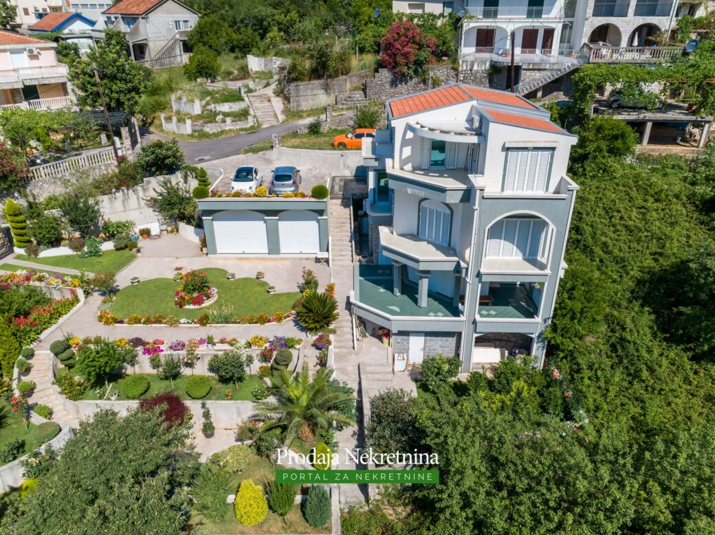 Villa for sale in Budva