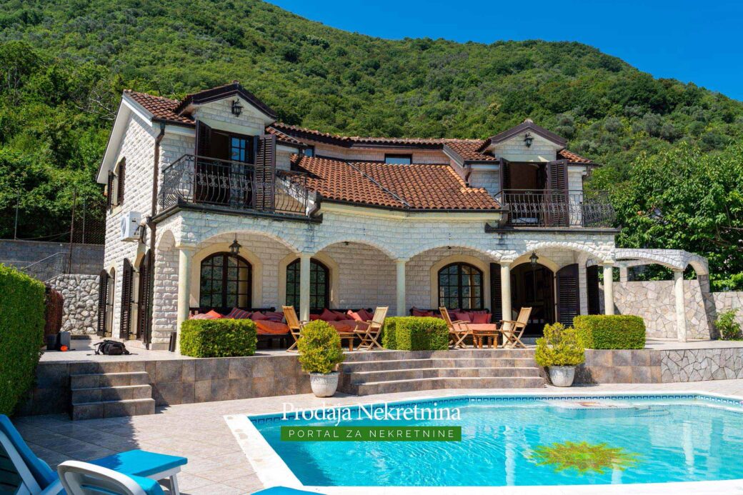 Villas-with-swimming-pool-for-sale-in-Bay-of-Kotor (24)