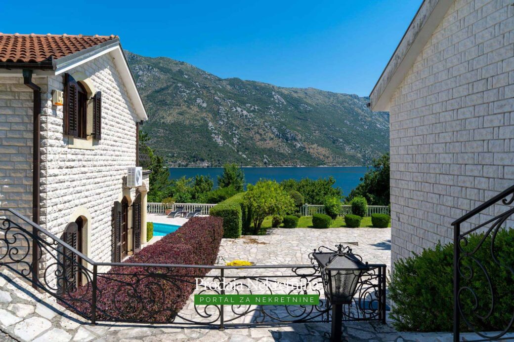 Villas-with-swimming-pool-for-sale-in-Bay-of-Kotor (5)