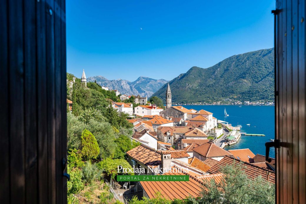 Apartment for sale in Perast