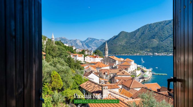 Two bedroom apartment for sale in Perast