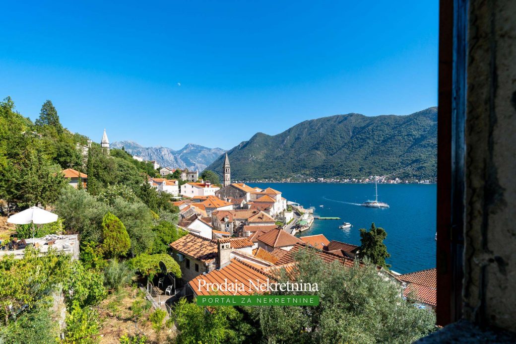 Apartment for sale in Perast