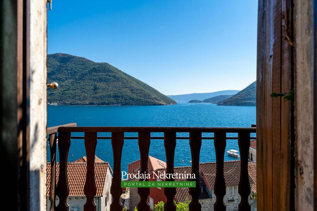 Apartment for sale in Perast