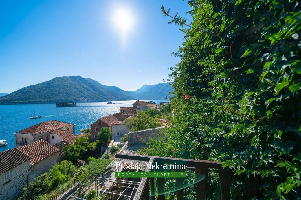 Apartment for sale in Perast