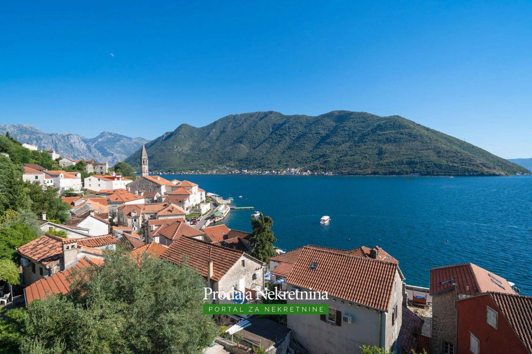 Apartment for sale in Perast