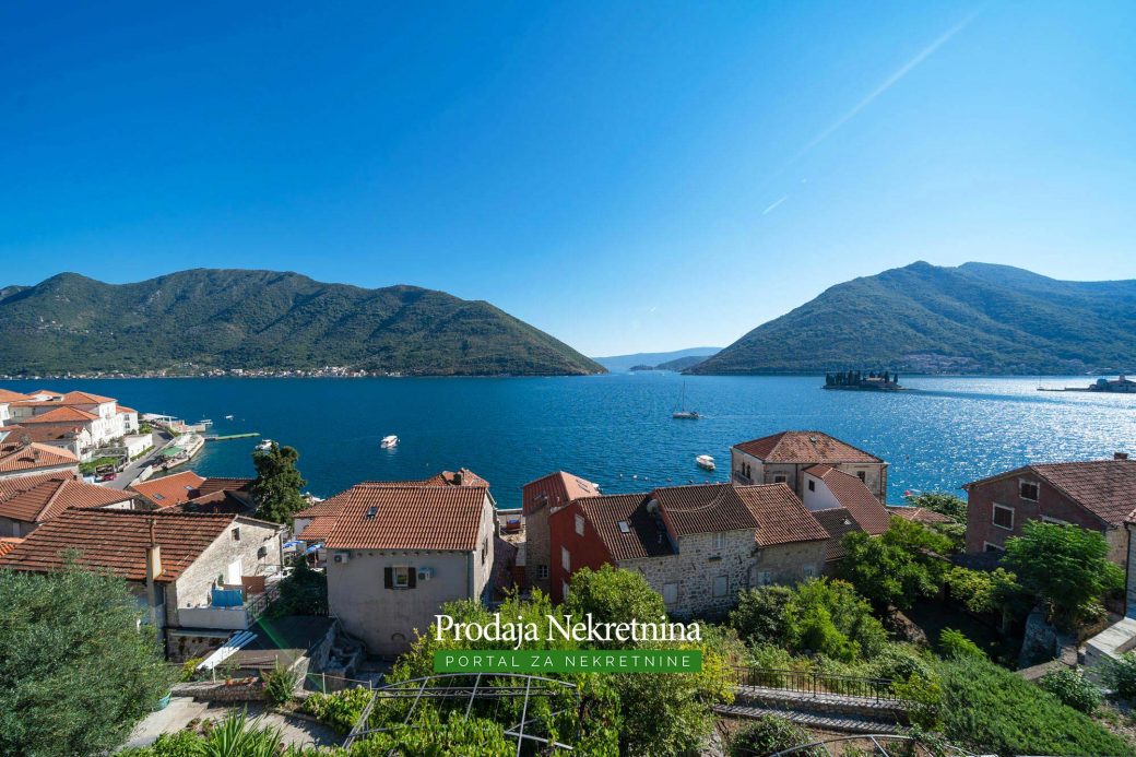 Apartment for sale in Perast