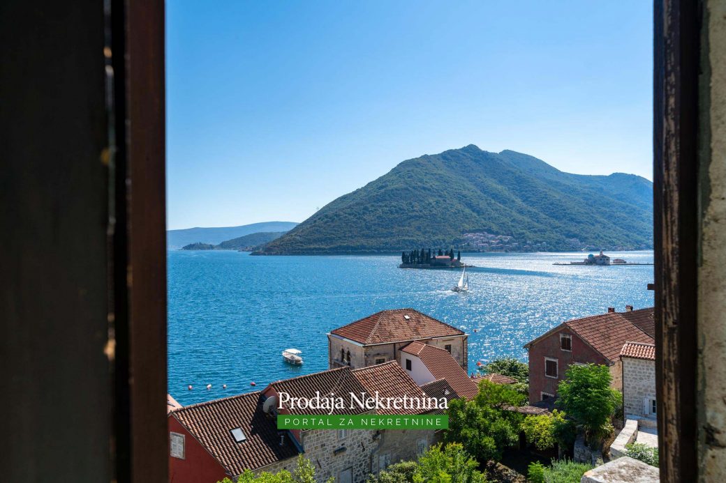 Apartment for sale in Perast