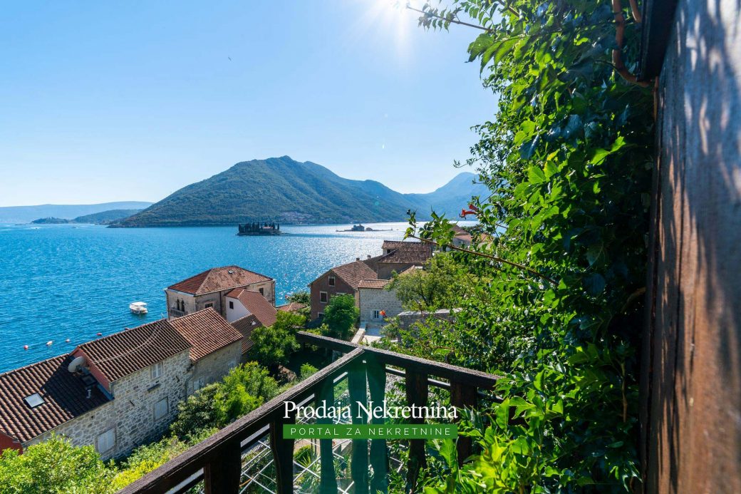 Apartment for sale in Perast