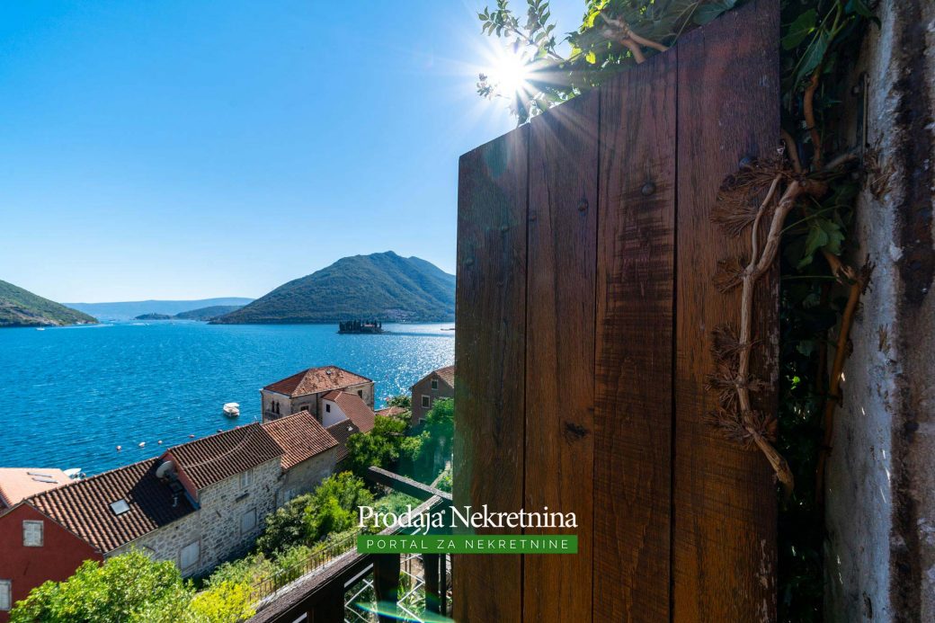 Apartment for sale in Perast