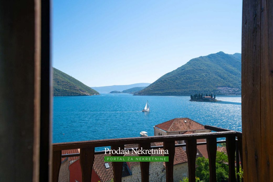 Apartment for sale in Perast