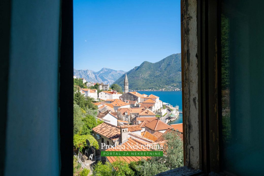 Apartment for sale in Perast