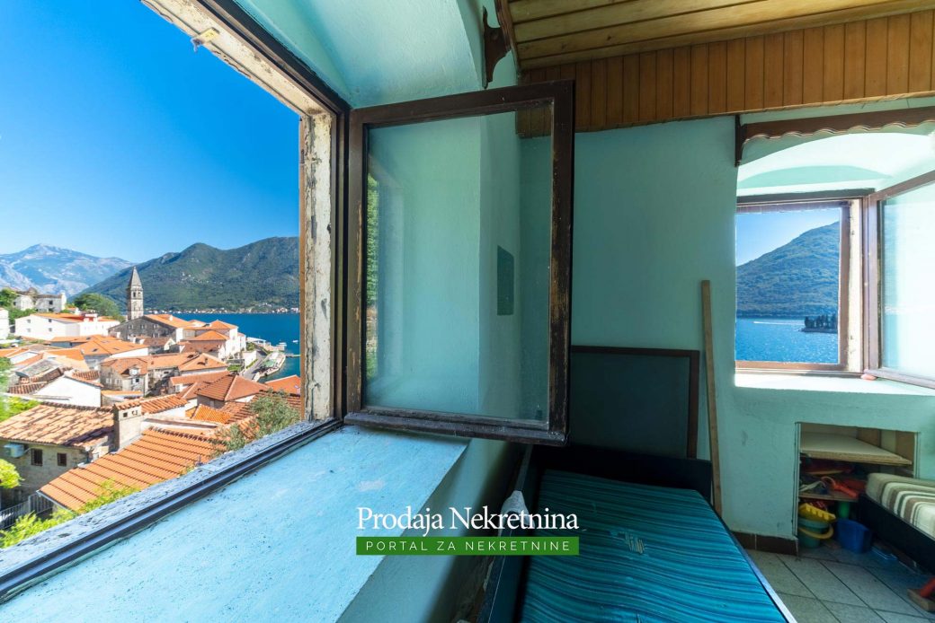 Apartment for sale in Perast