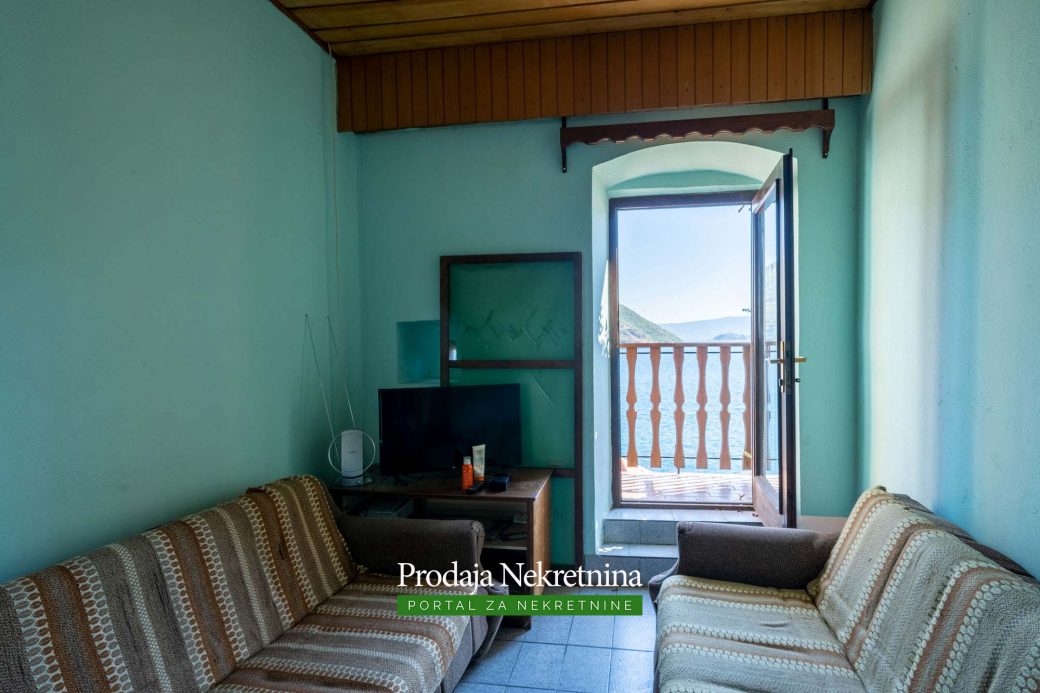 Apartment for sale in Perast