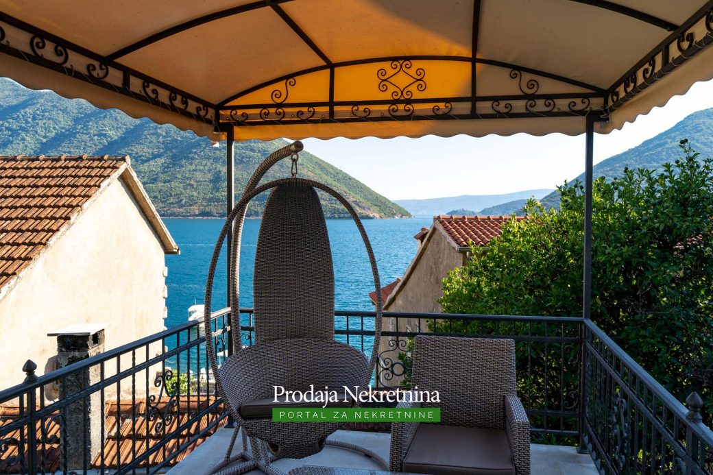 Apartment for sale in Perast