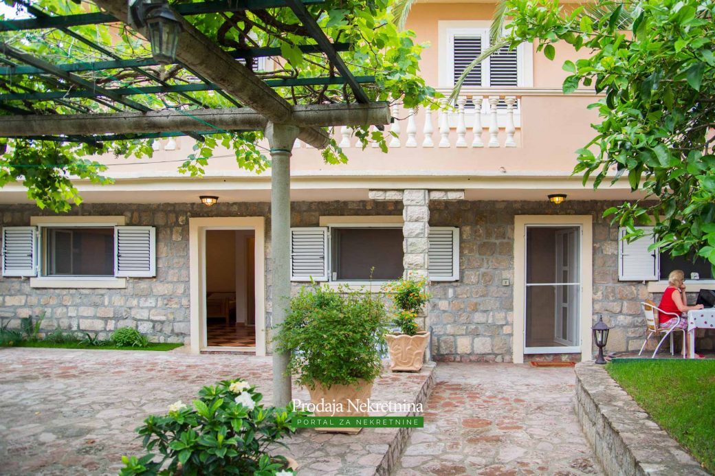 House for sale in Lustica