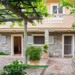 House for sale in Lustica