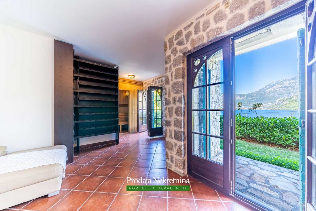 Luxury house for sale in Bay of Kotor