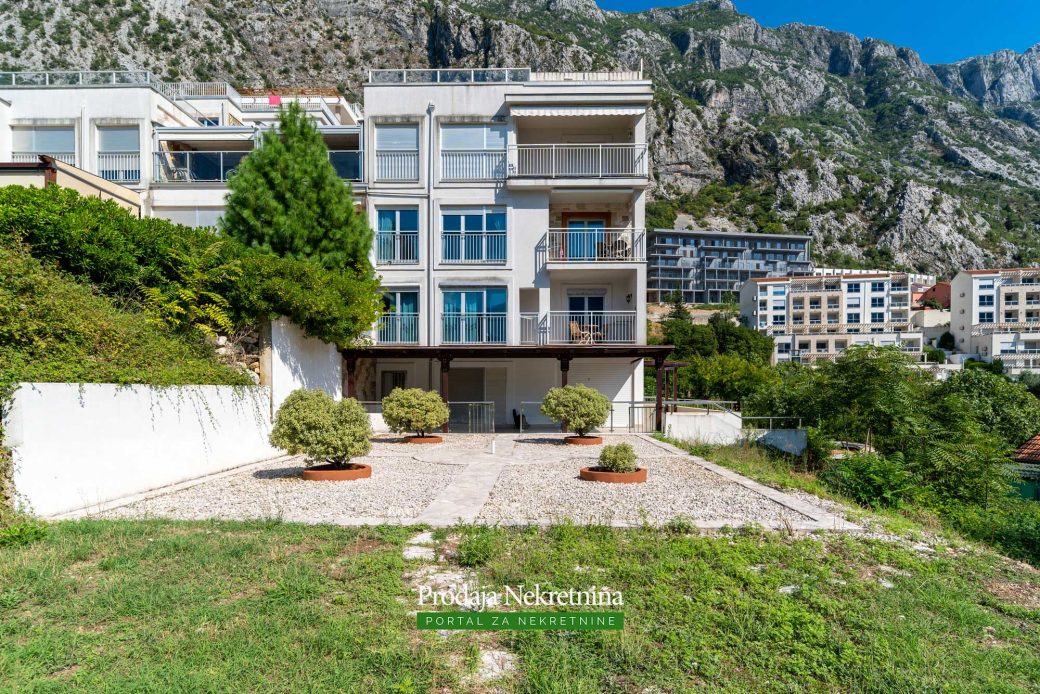 Two bedroom apartment in Kotor Bay