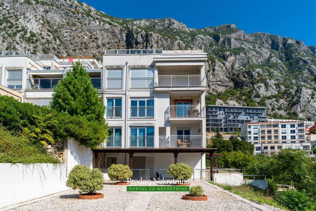 Two bedroom apartment in Kotor Bay