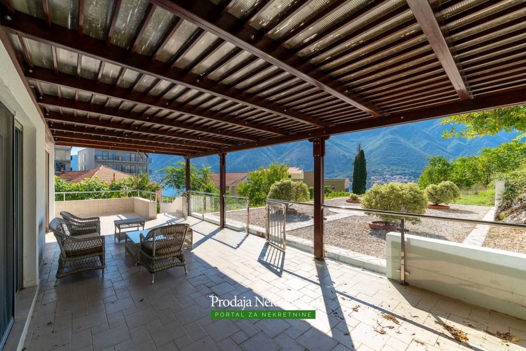 Two bedroom apartment in Kotor Bay