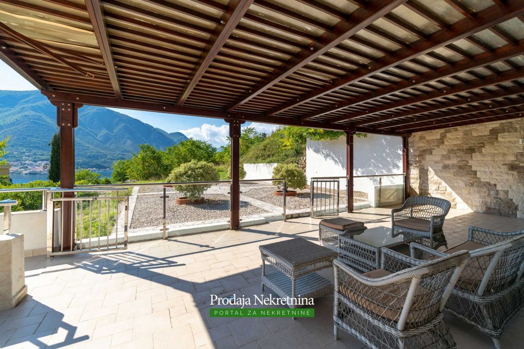 Two bedroom apartment in Kotor Bay