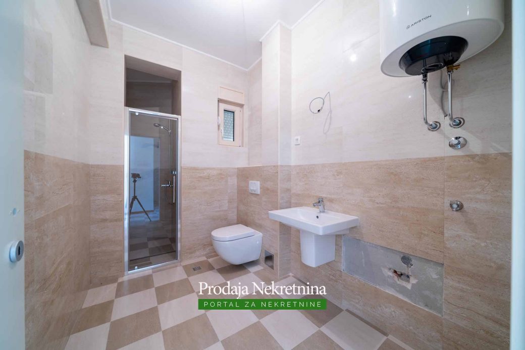 Prodaje se jednosoban apartman u Orahovcu