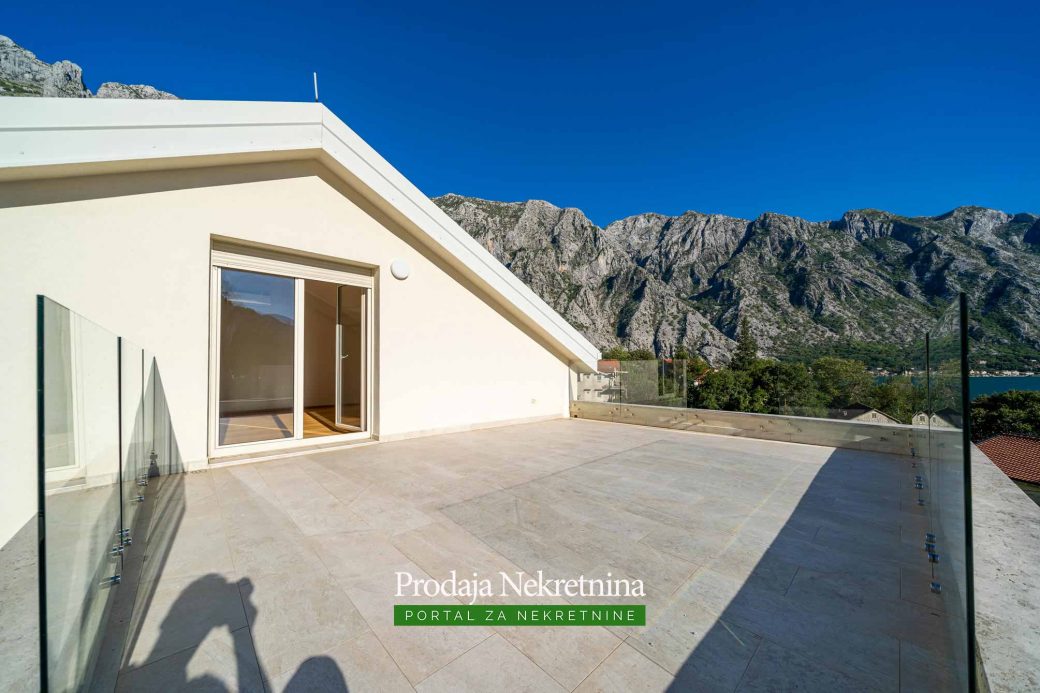 Penthouse for sale in Bay of Kotor