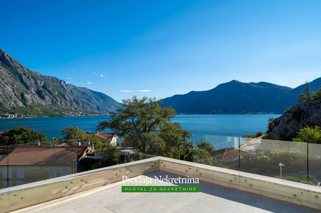 Penthouse for sale in Bay of Kotor