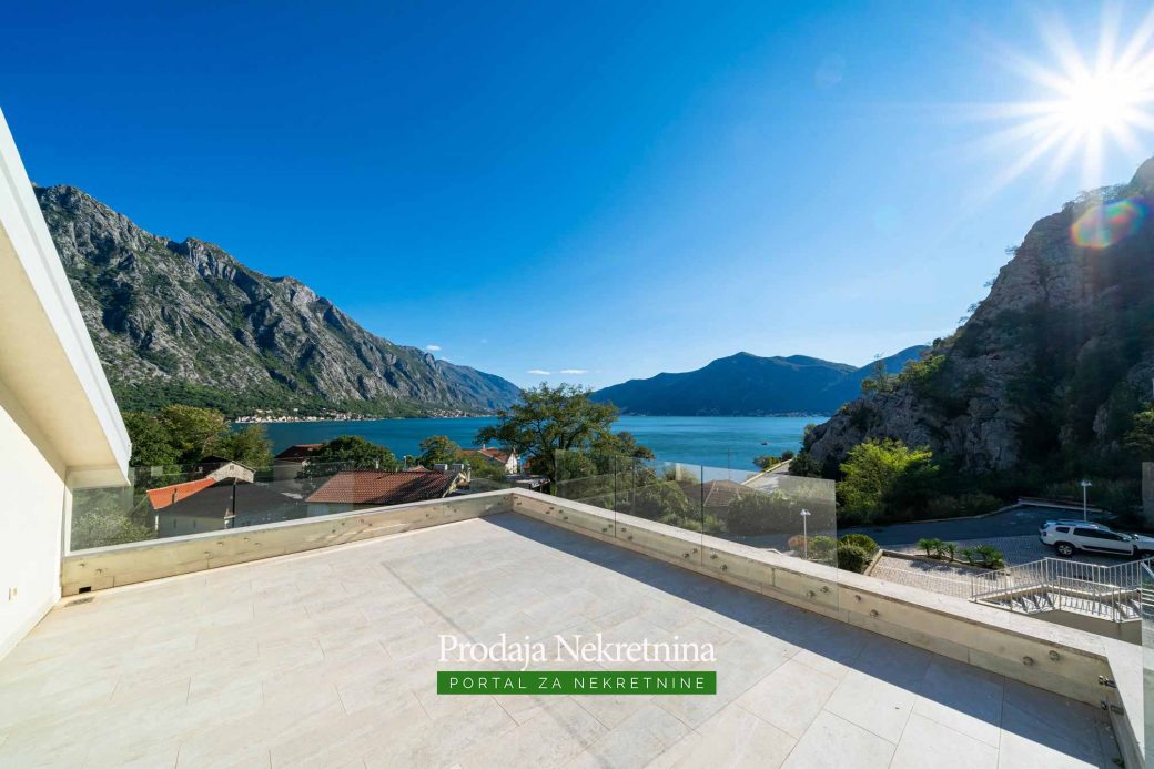 Penthouse for sale in Bay of Kotor