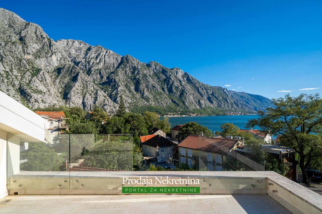 Penthouse for sale in Bay of Kotor