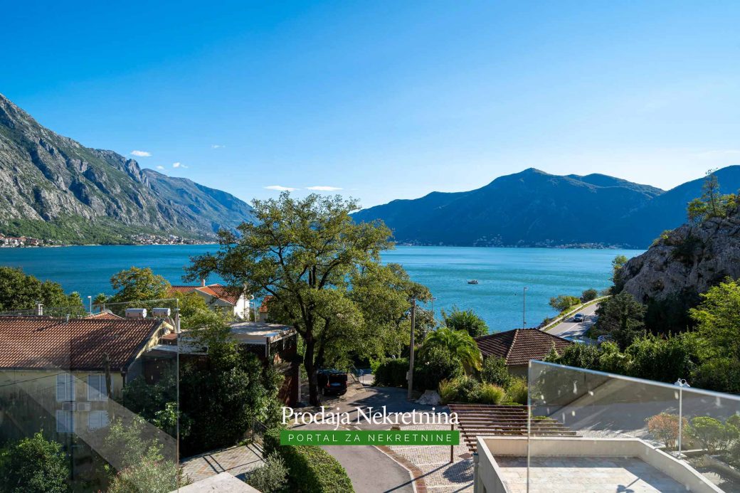 Penthouse for sale in Bay of Kotor