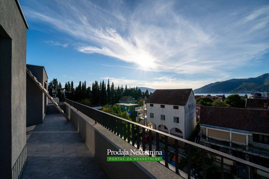 Penthouse for sale in new building in Tivat